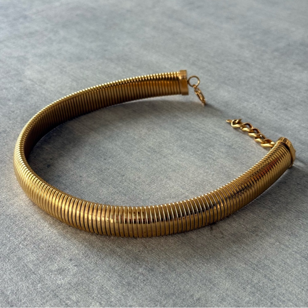 Gold Ribbed Collar Necklace - Picture 5 of 5